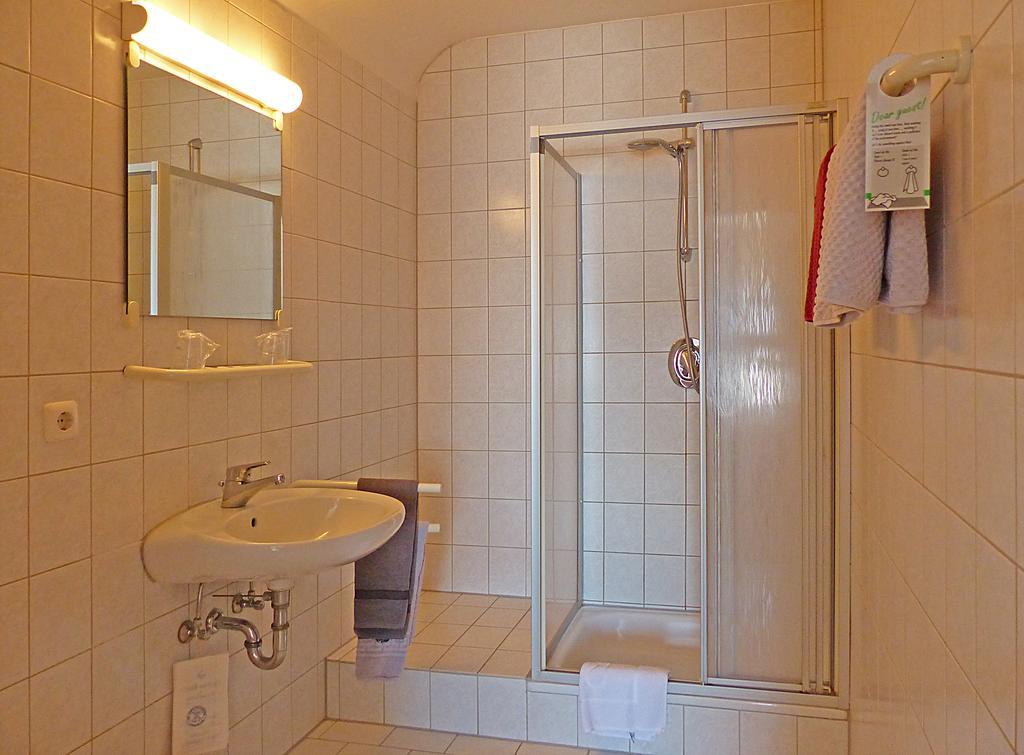 Hotel-Restaurant Schwyzerhuesli Viernheim Bilik gambar